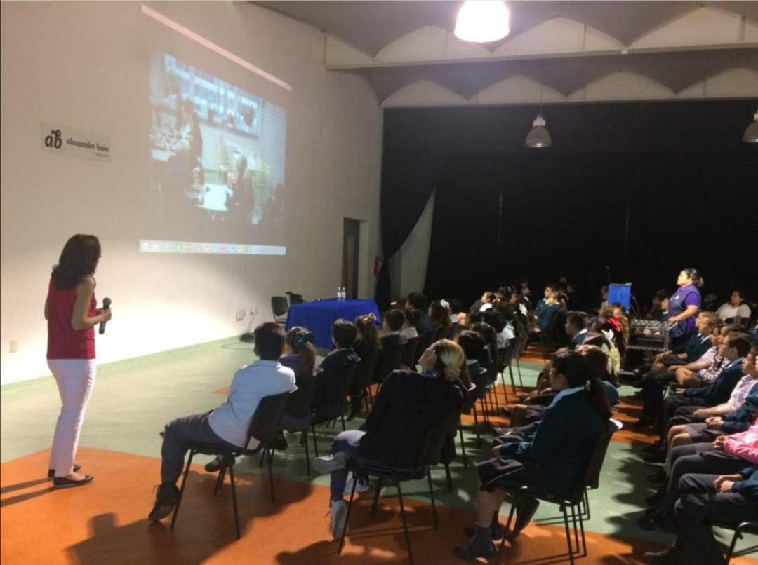 Anahí Arias, talleres para escuelas